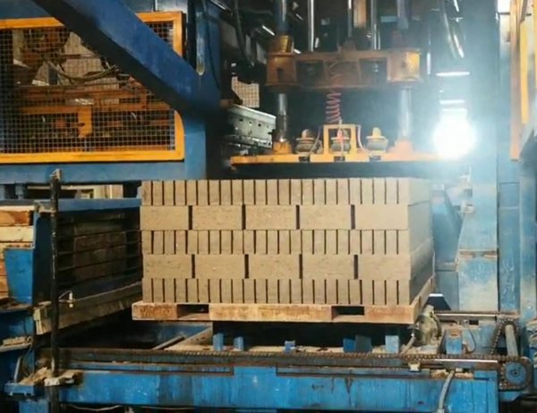 来宾砖机厂的免托板砖机质量如何？